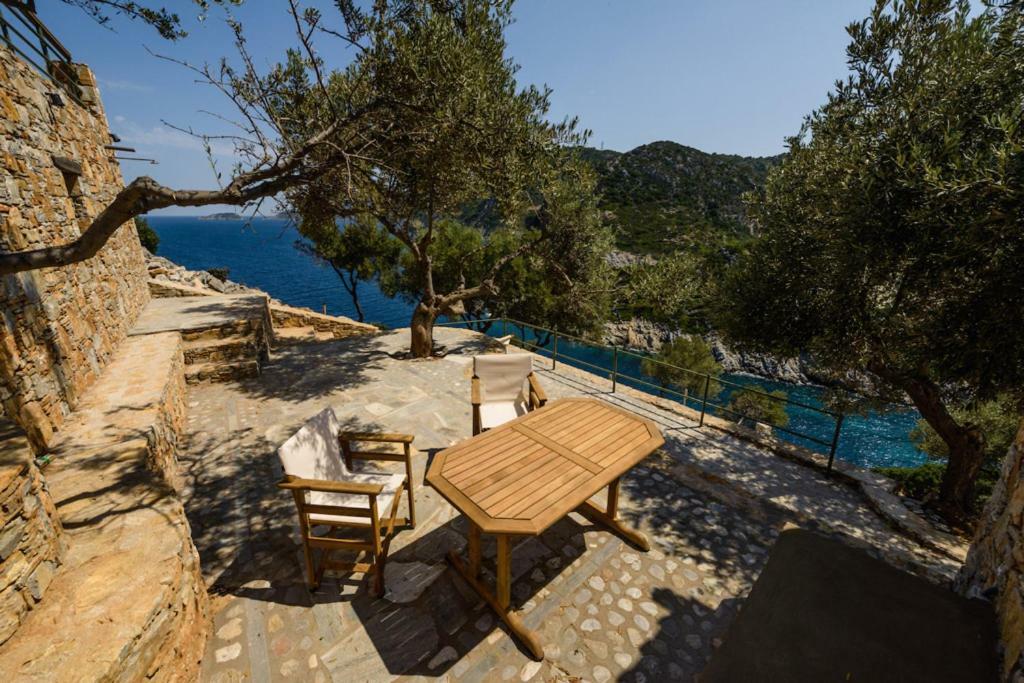 Casa Milos Stone Chalets Alónnisos Eksteriør bilde